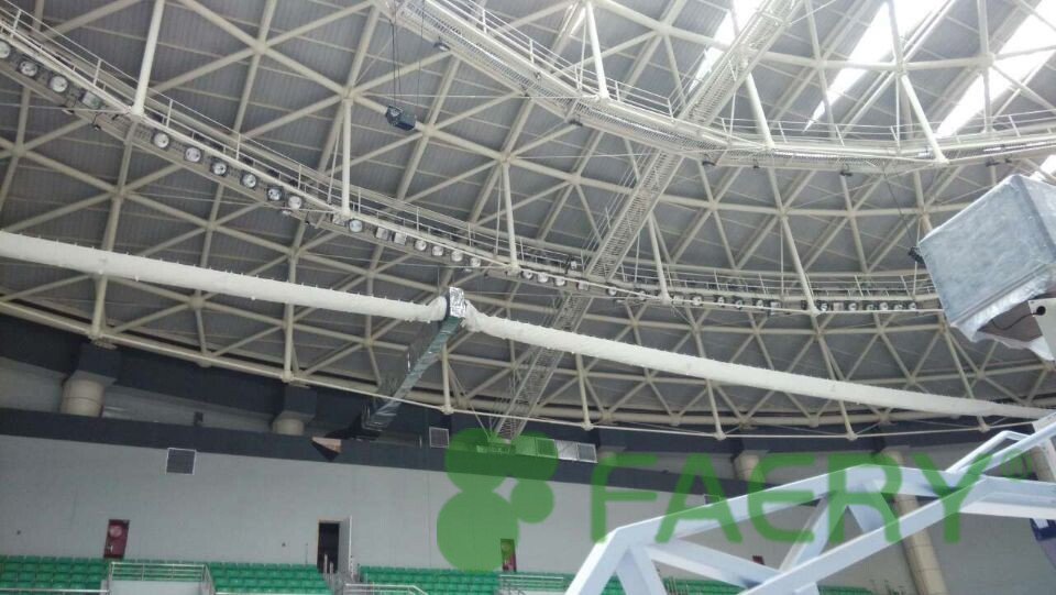 观众席上方吊装好的法瑞空气分布器