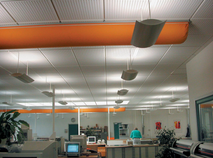吊顶的办公室装橘色半圆形布袋风管