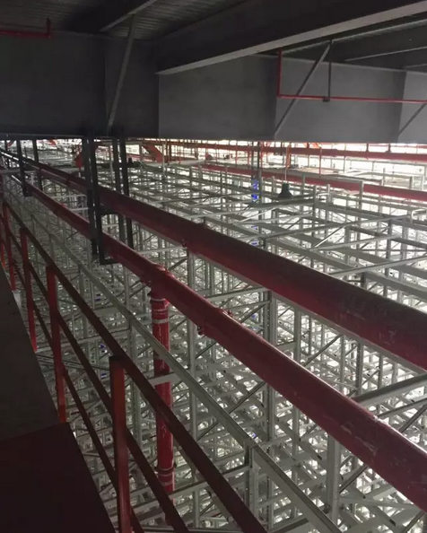 成品库内部货架