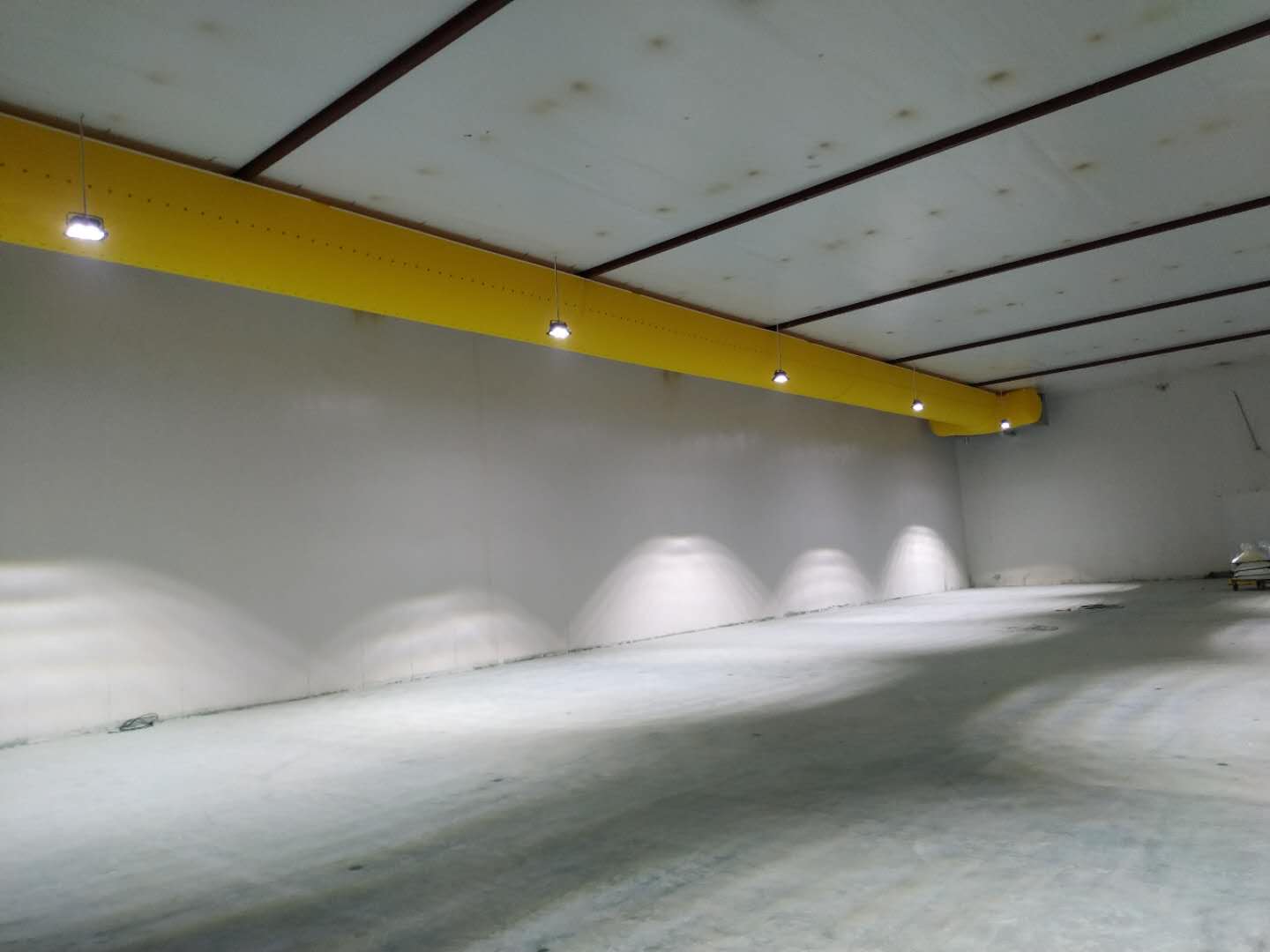 冷库内的黄色布袋风管